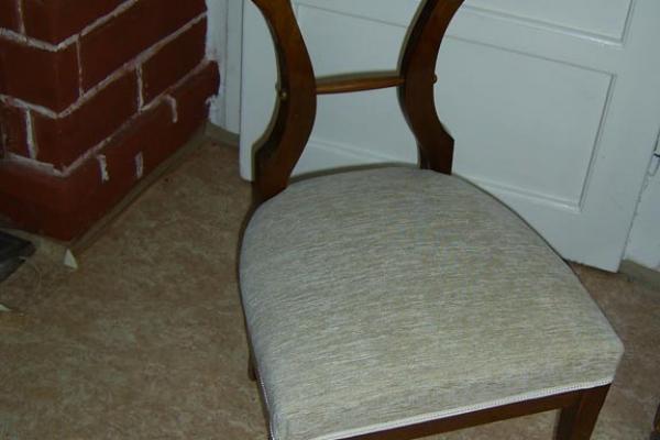 Újrakárpitozott szék